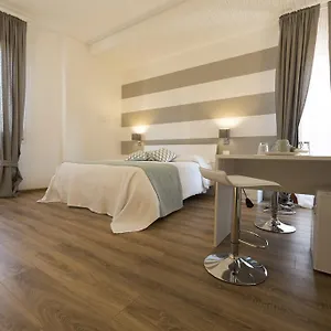 https://suite-simonetta.hotelitalianriviera.com